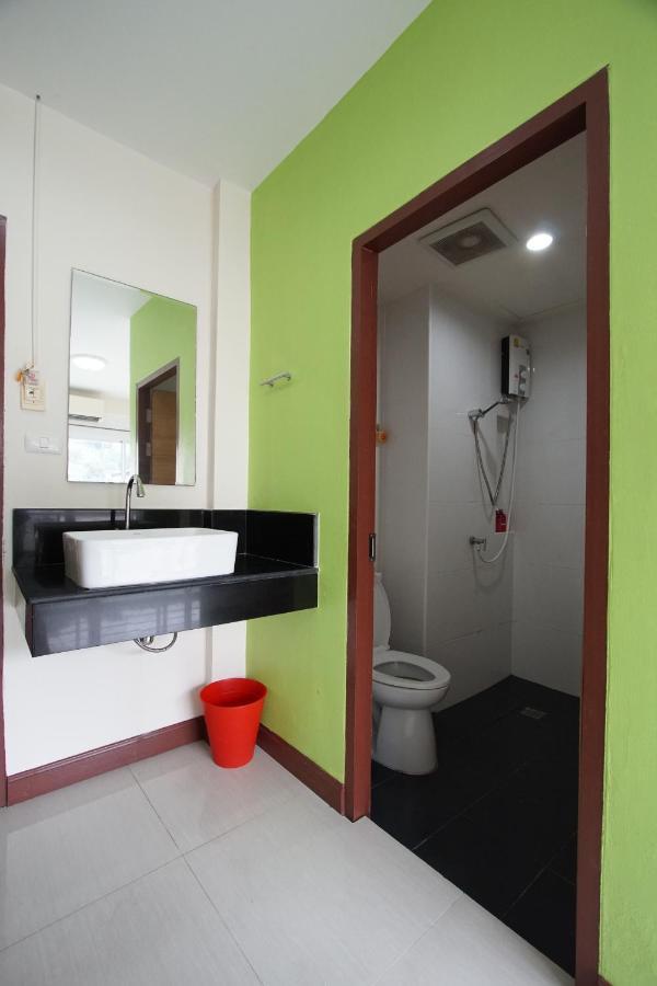 Bedbox Guesthouse And Hostel Patong Exterior foto
